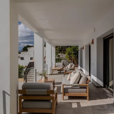 Villa The By Limoneros